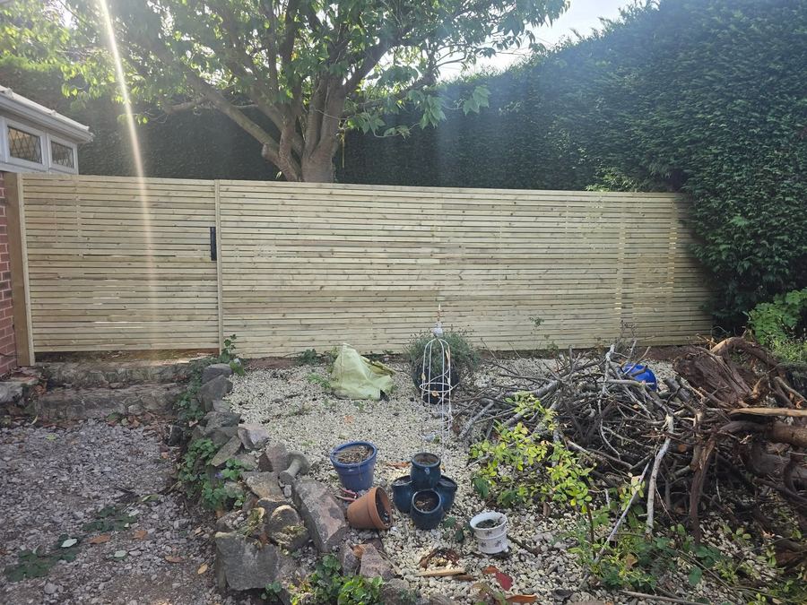 Contemporary slatted screen with concealed gate